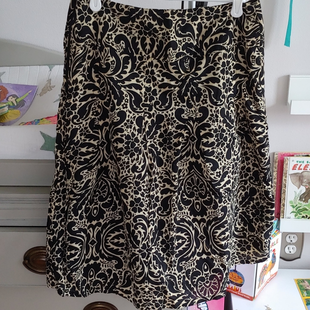 Black and beige patterned skirt
